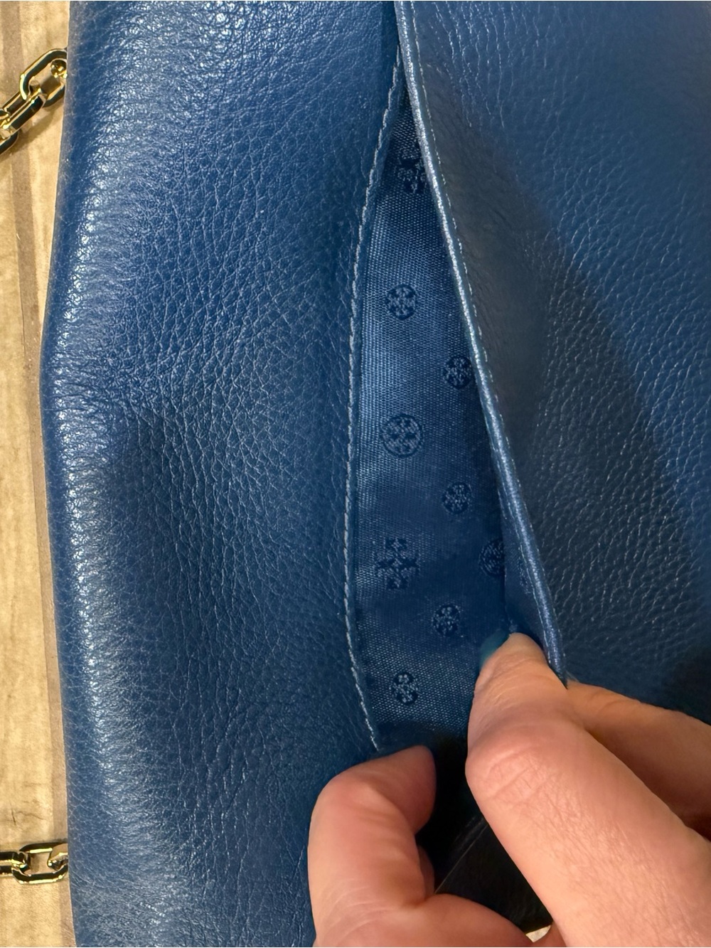 Tory Burch Navy Pebbled Leather Crossbody with Gold Logo - Picture 5 of 7